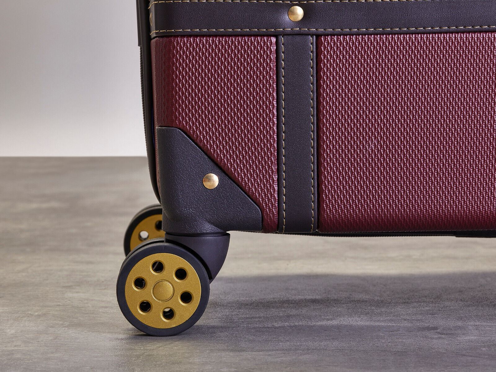 Alexandria Large Hard Shell Suitcase in Burgundy - Image 7