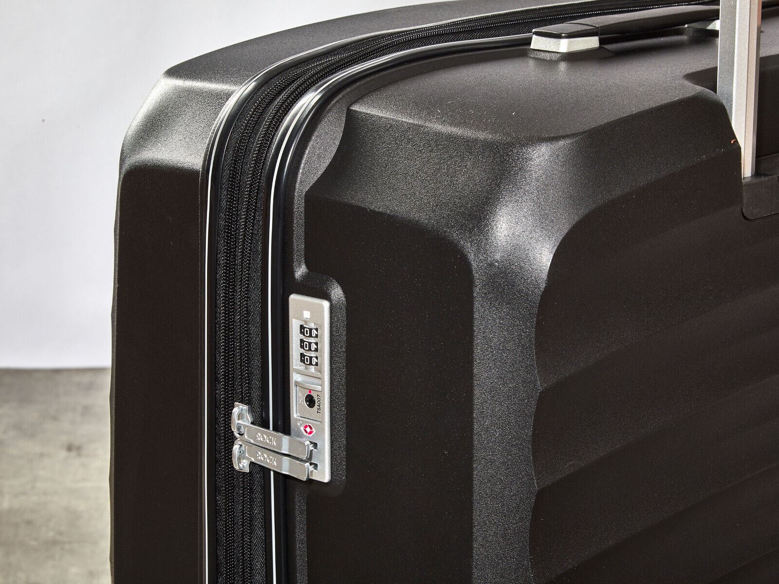 Altoona Large Hard Shell Suitcase in Black - Image 8