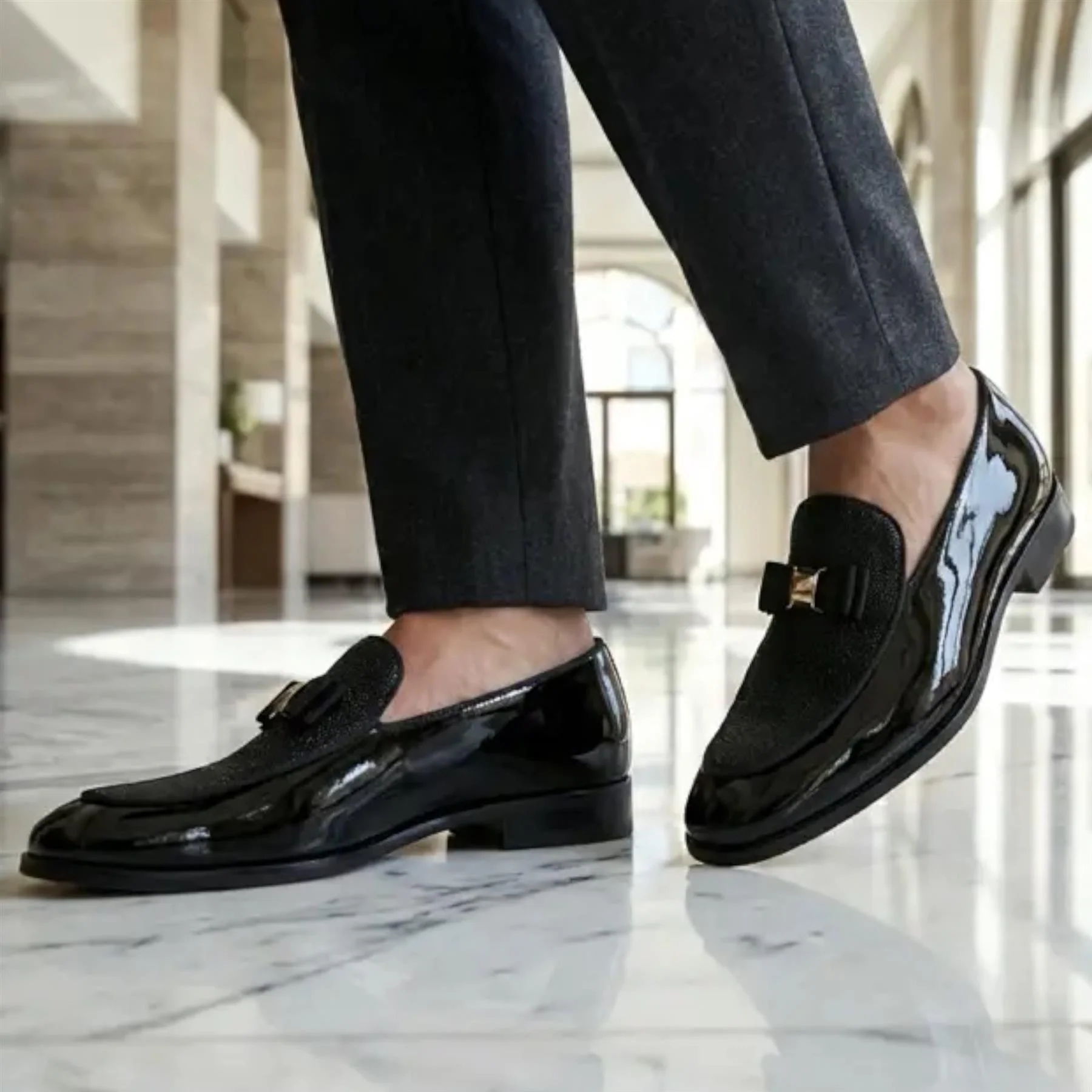 Mens Black Textured Front Iconic Buckle Bow Loafers Shoes - Image 3
