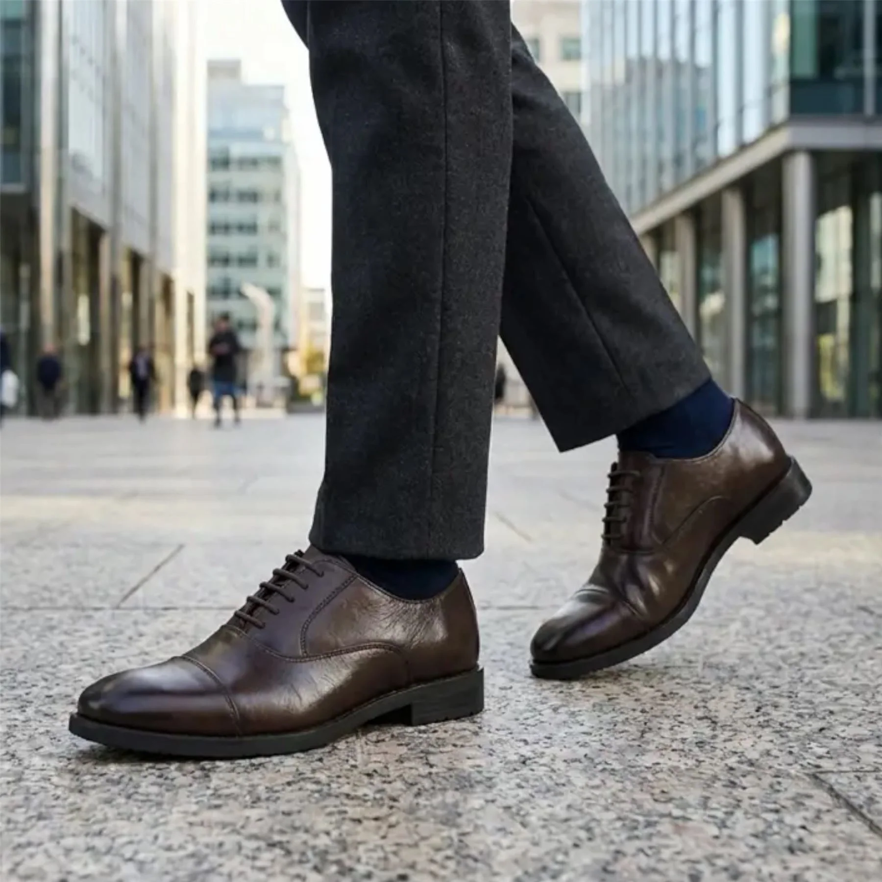 Men's Brown Classic Cap-Toe Oxford Formal Lace-Up Brogue Shoes - Image 3