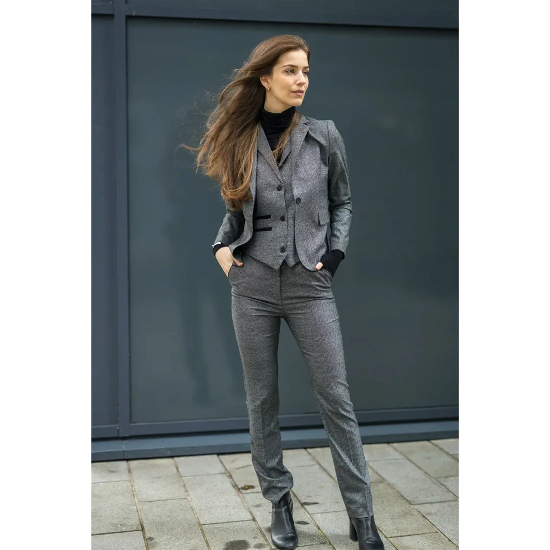 Women's Grey Three-Piece Tailored Fit Suit in Prince of Wales Check - Image 6